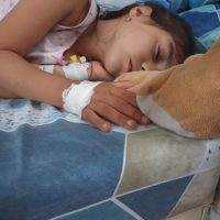 UPDATE 28.05.2025 – Anays este în Germania în vederea operației dar luptă în continuare cu infecția